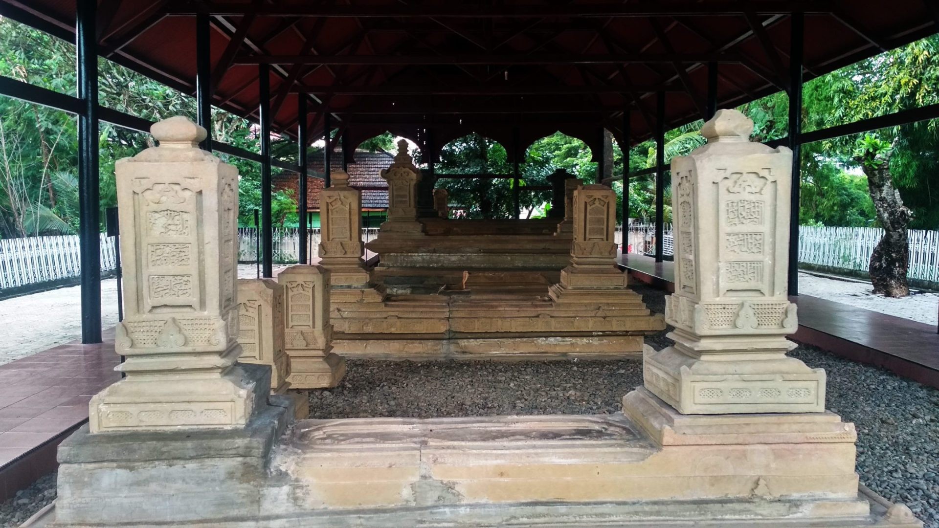 Makam Tuan Dikandang