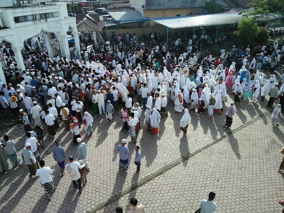 Warga Beribadah