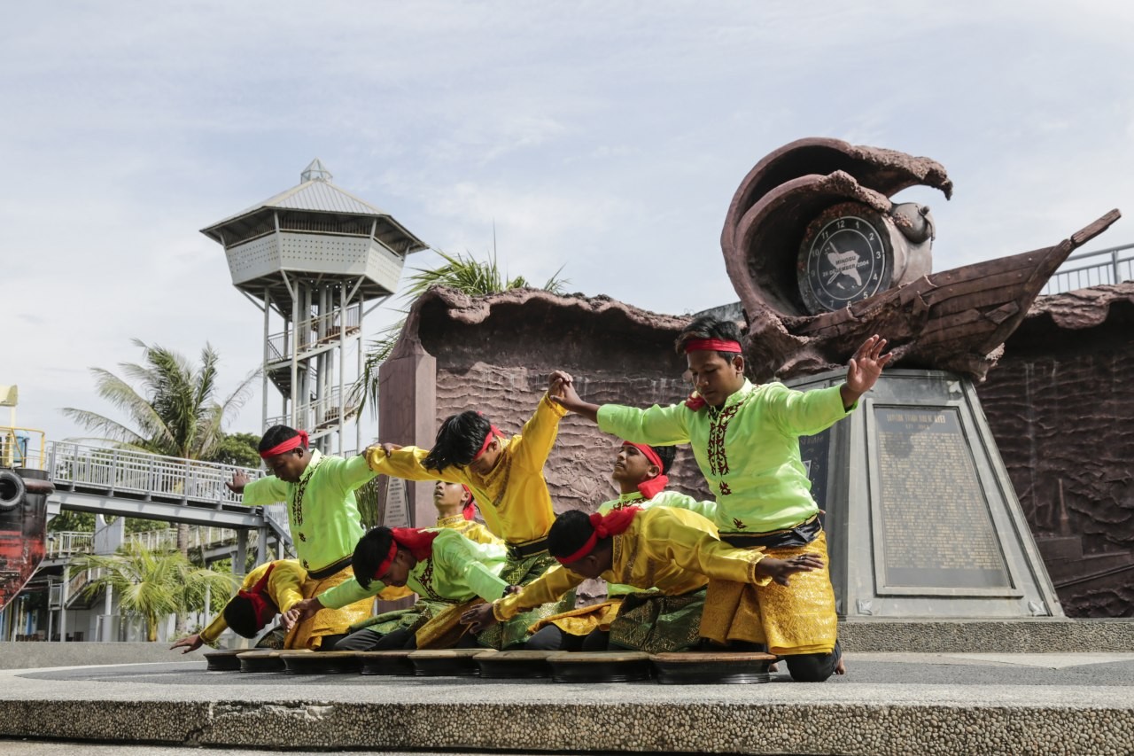 Monumen PLTD Apung: Saksi Bisu Tragedi Tsunami Aceh 2004