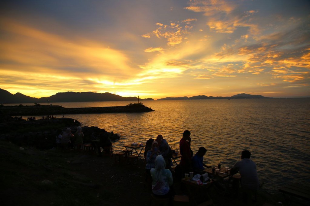 Ngopi Sunset di Ulee Lheue, Menikmati Senja di Ujung Banda Aceh